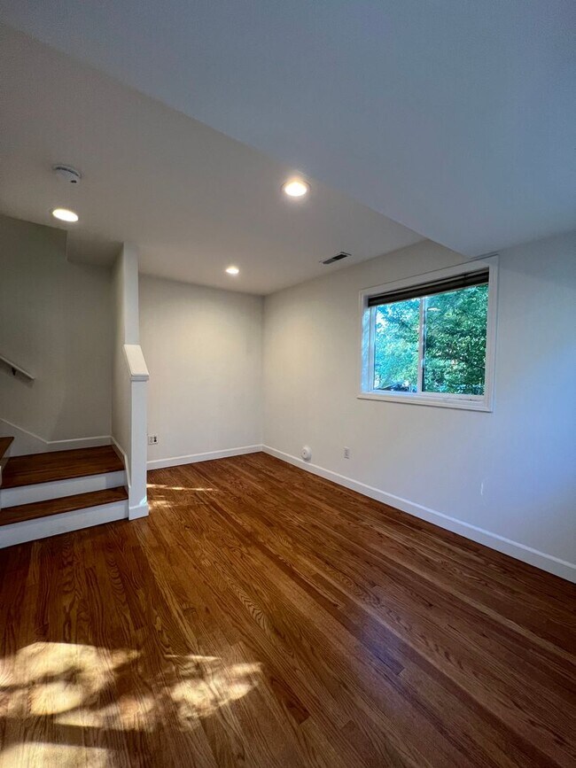 Foto del edificio - Lovely Corner Townhome in the Heart of Cap...