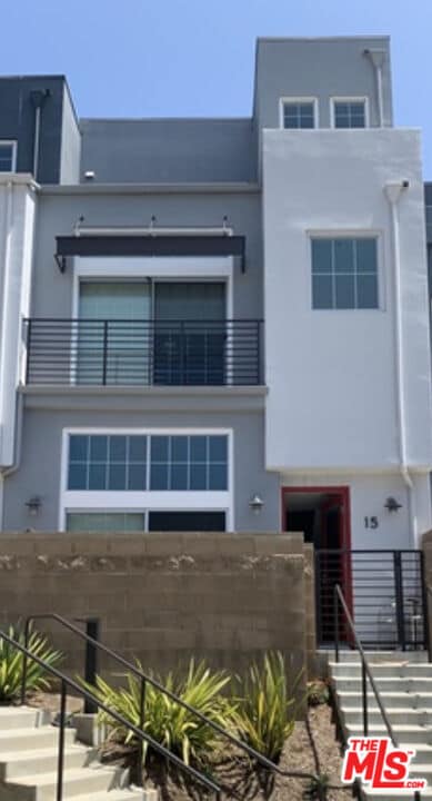 Building Photo - 5350 Playa Vista Dr