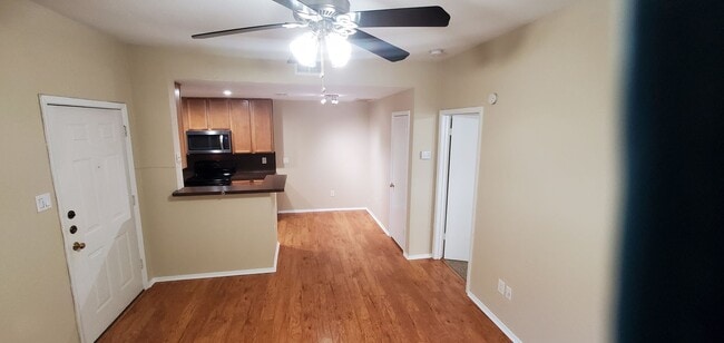 Building Photo - K223 - Hyde Park Oaks #114