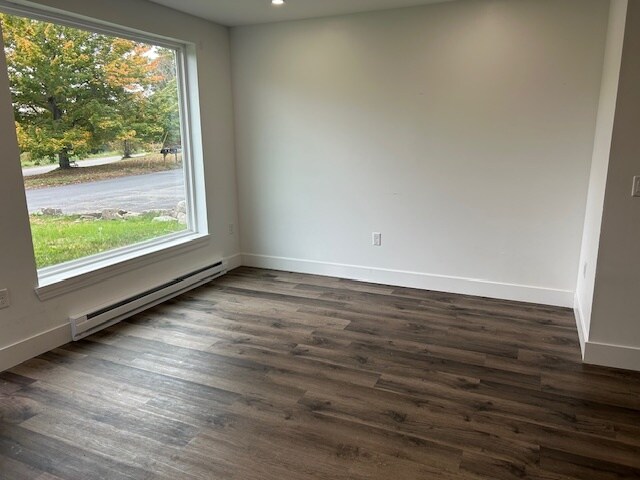 Building Photo - 72 Oak Grove St