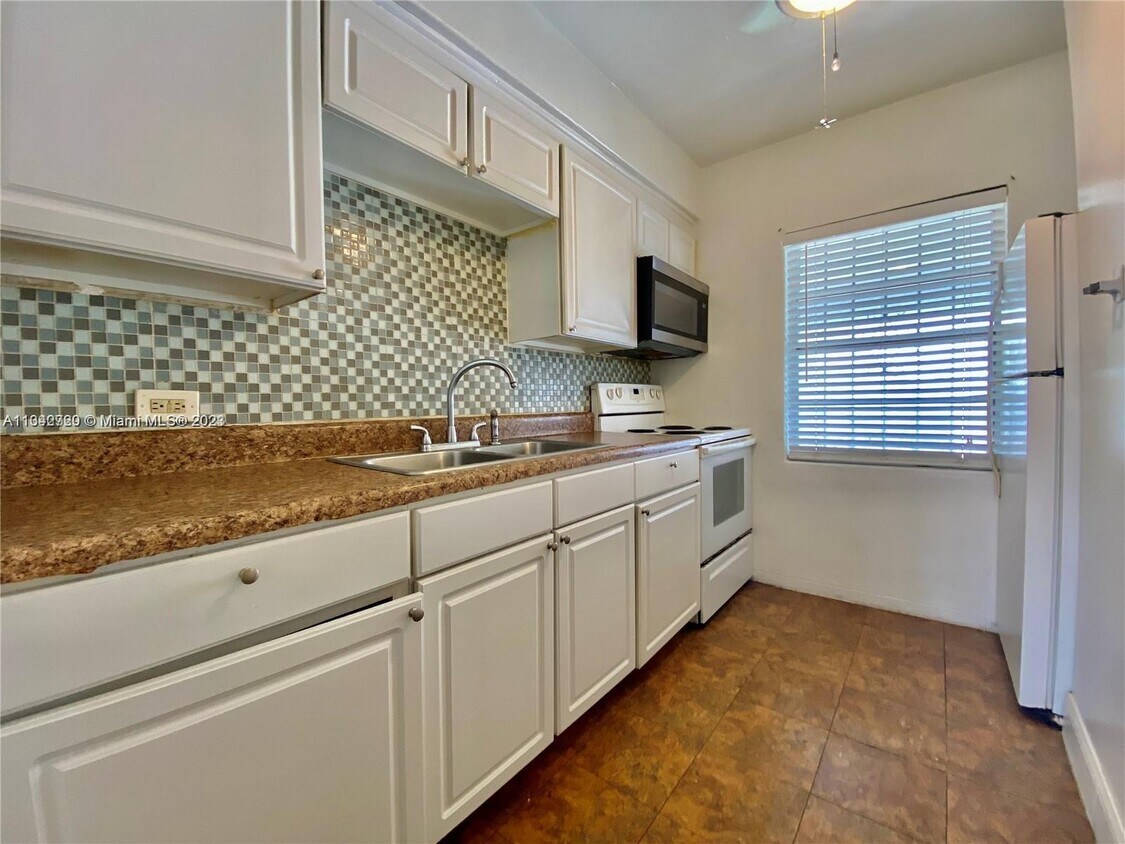 Foto principal - 420 NE 82nd St