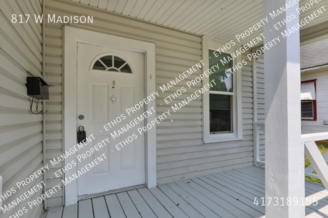 Building Photo - 817 W Madison-