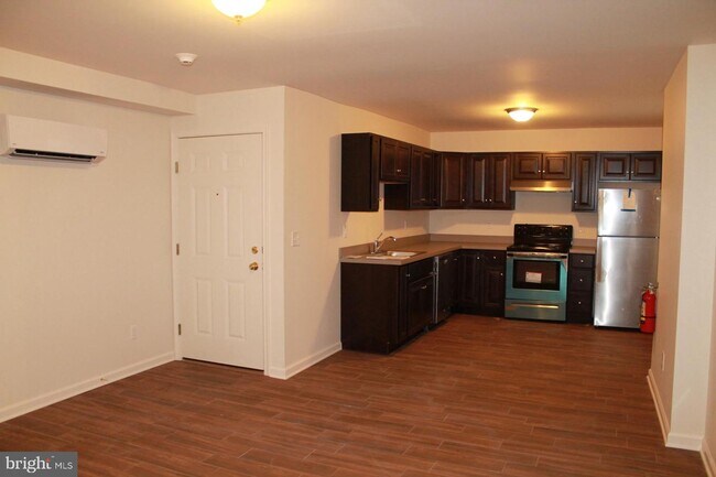 Foto del edificio - 990 E High St