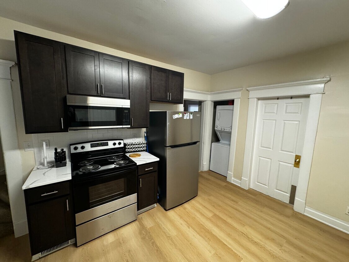 Primary Photo - 47 W Oakland Ave
