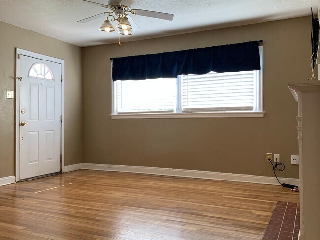 Foto del edificio - Amazing home in Tech Terrace