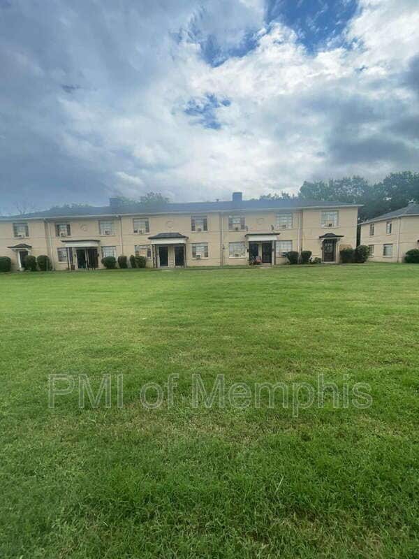 1919 S Parkway - 1919 S Parkway