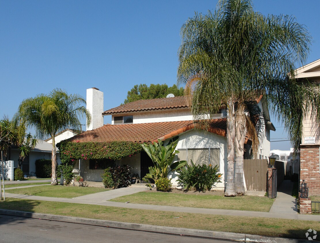 Building Photo - 4261-4267 Green Ave