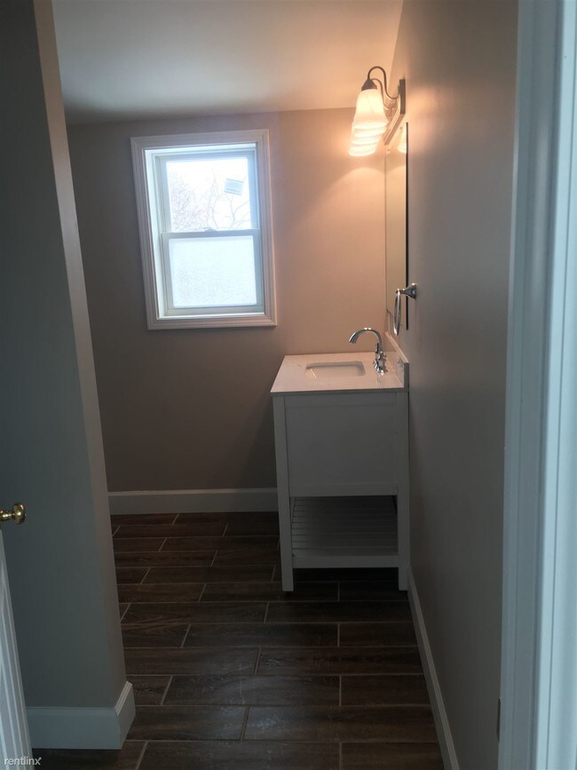 Building Photo - 149 Woodbine Ave