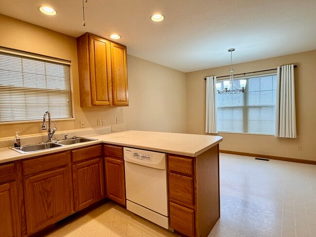 Foto del edificio - 404 E Windwood Ln