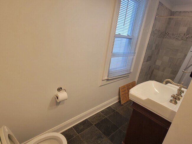 Main Floor Bathroom - 88 Bishop St