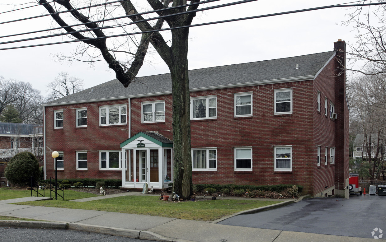 Building Photo - 143 Laurel Ave