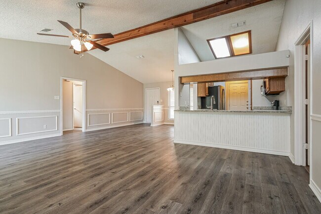 Foto del edificio - 7401 Meadow Creek Dr