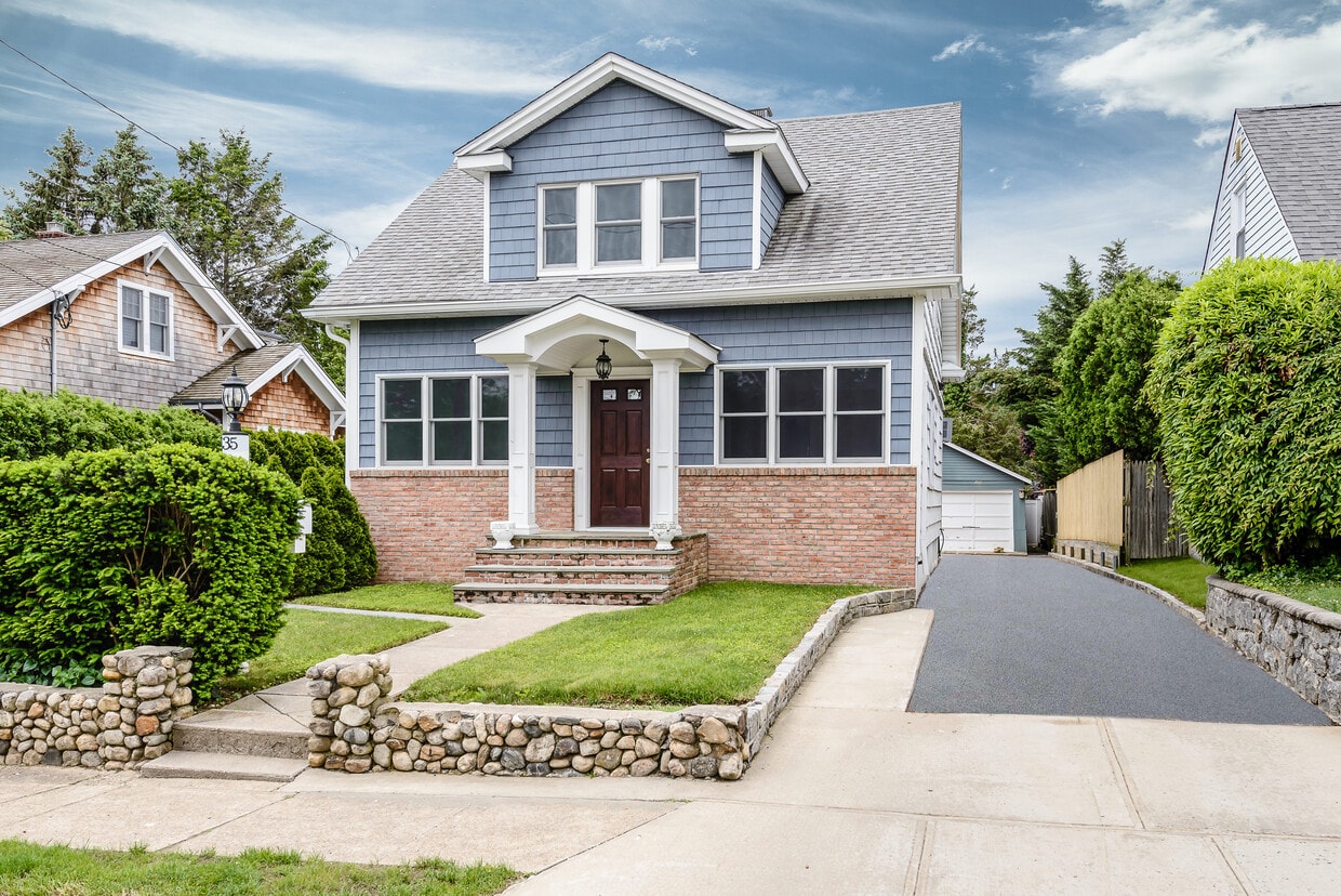 Photo - 35 Birch St (Locust Valley, NY)