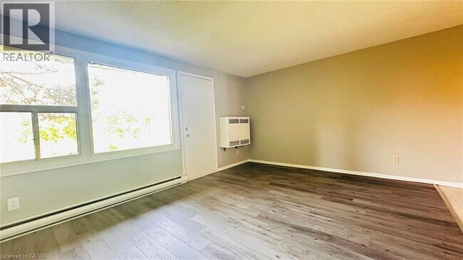 Photo du bâtiment - 1200 Courtland Ave E