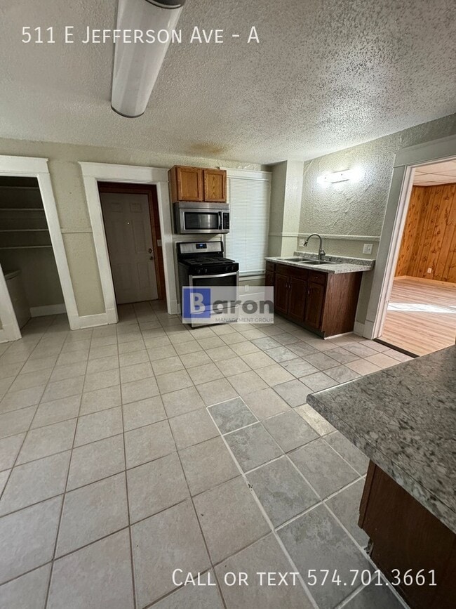 Foto del edificio - 511 E Jefferson Ave