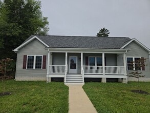 Building Photo - 582 Railroad Ave