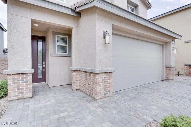 Building Photo - 932 Lotus Falls St