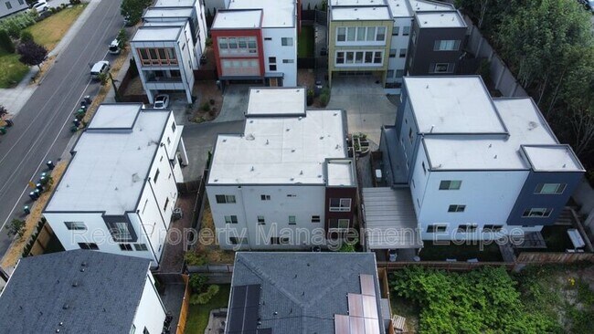Foto del edificio - 9619 Slater Ave NE