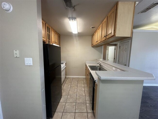 Foto del edificio - 8320 Cambridge Rd