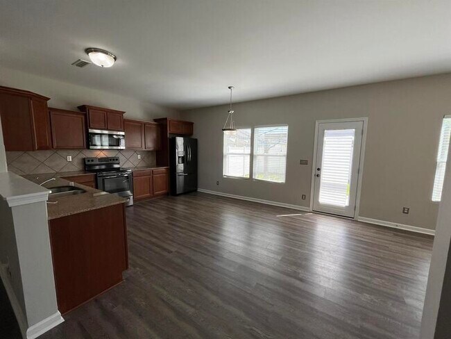 Building Photo - 4615 Tradd Cir