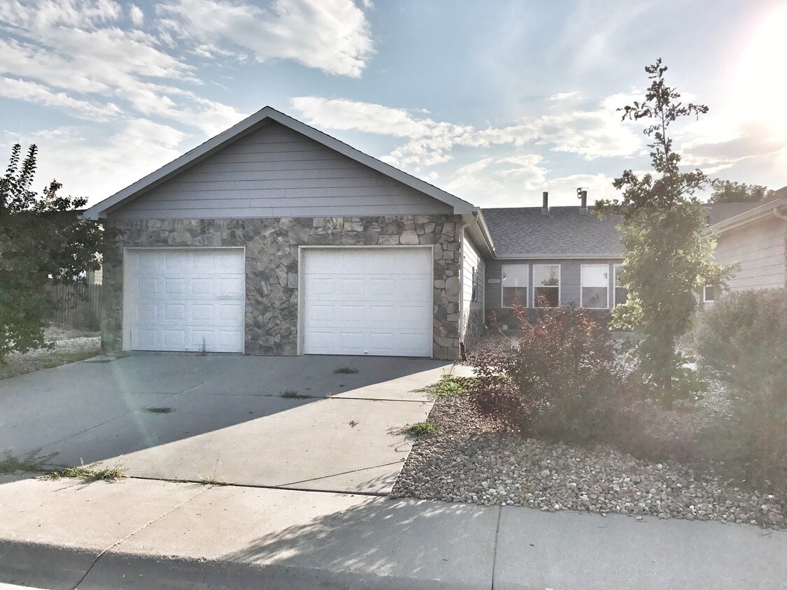 591 Stage Coach Dr, Milliken, CO 80543 Townhome Rentals in Milliken