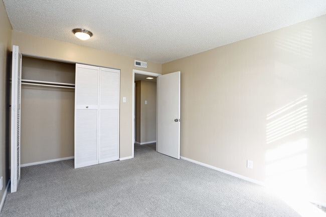 2HAB, 1BA - 2A - Heights on Huron