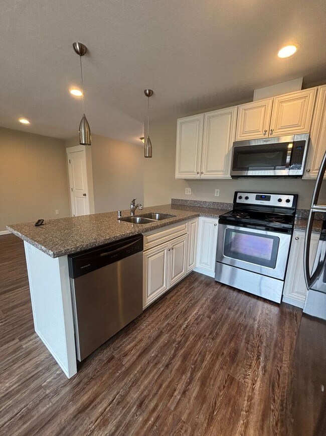 Foto del edificio - NEWLY UPDATED 4 bed / 2.5 BATH - Desirable Spokane Valley