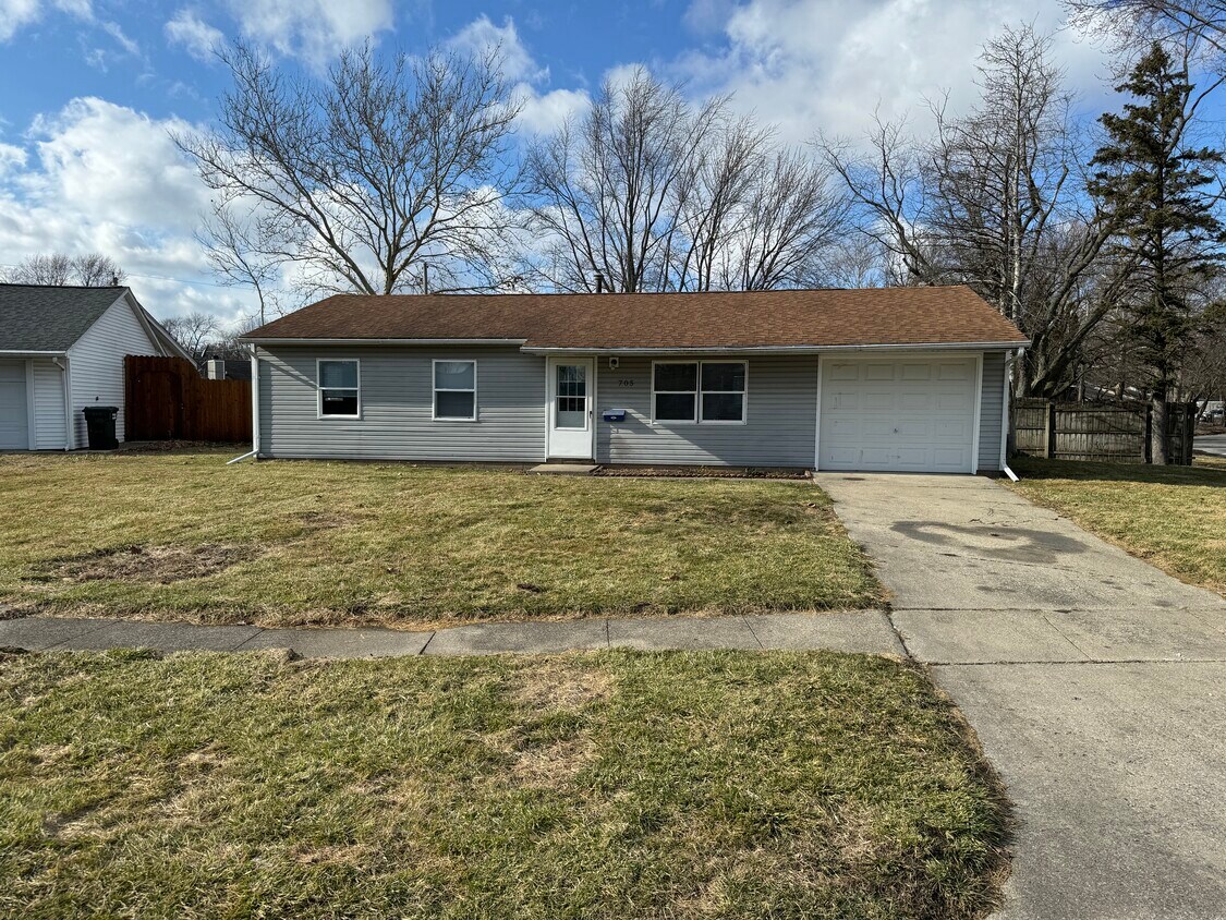 705 MacArthur Ct, Urbana, IL 61802 House Rental in Urbana, IL