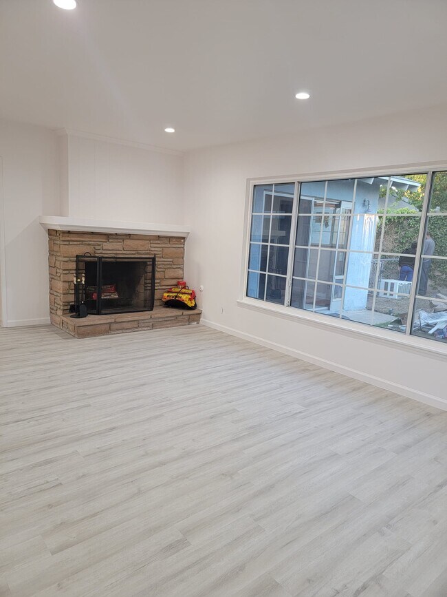 Living Room - 1506 S Royer Ave
