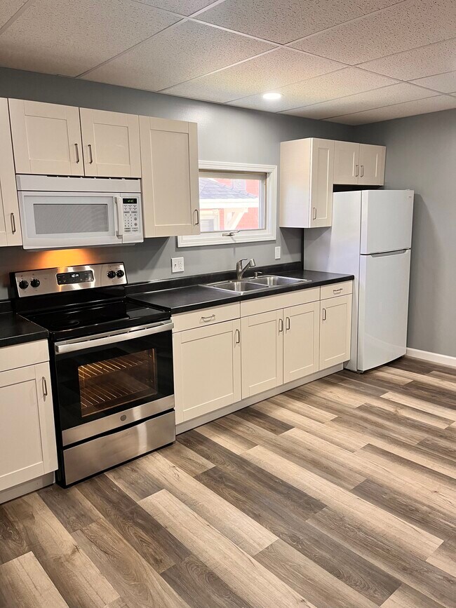 Building Photo - 310 W Main St