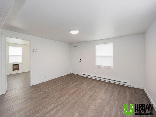 Foto del edificio - Hard-to-Find 2 Bed Home with HUGE Fenced Yard