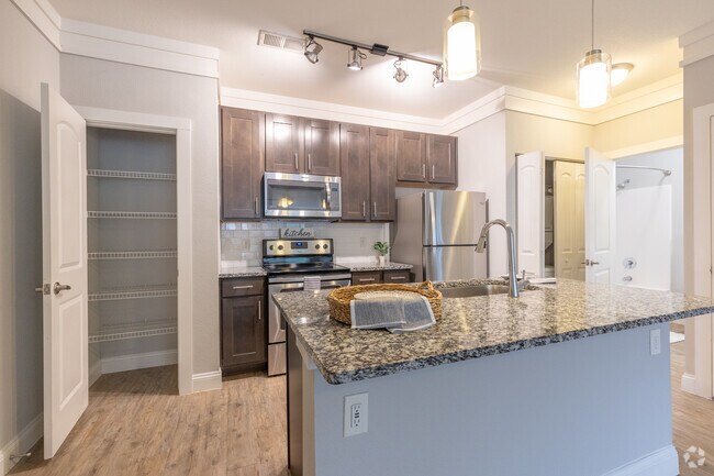 1HAB, 1BA - 779 ft² - Cocina - Palisades at Paris Mountain I & II