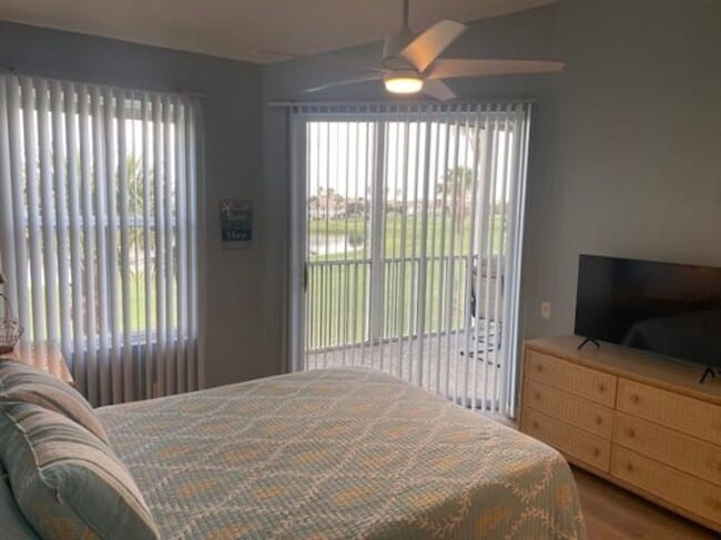 Building Photo - 3rd Floor Beautiful Lake View on 13th Fairway