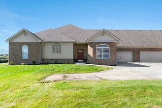 Building Photo - 502 Regency Cir