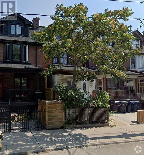 Building Photo - 593 Bathurst St