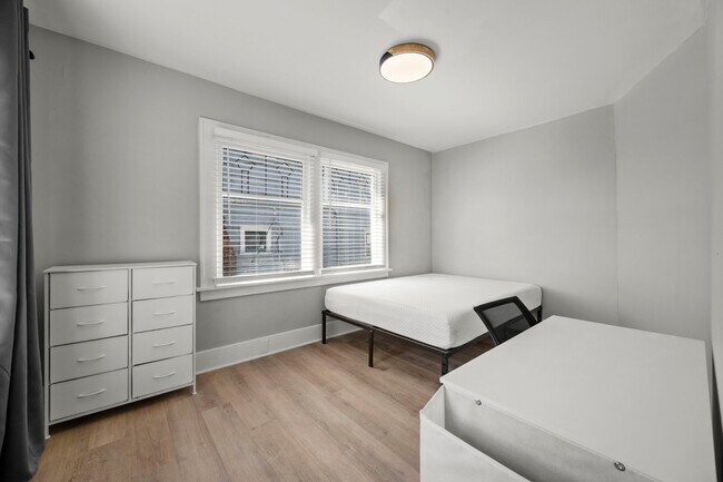 Foto del edificio - 4525 5th Ave NE