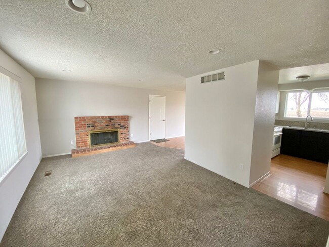 Building Photo - 2 br, 1 bath House - 9657 W Hoff Dr