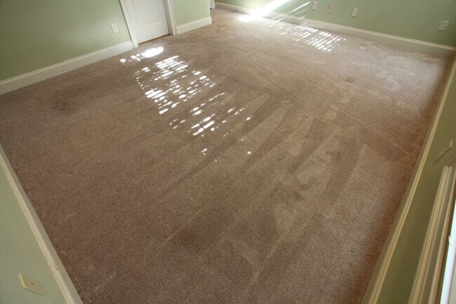 Foto del edificio - Beautiful Townhome Available June!