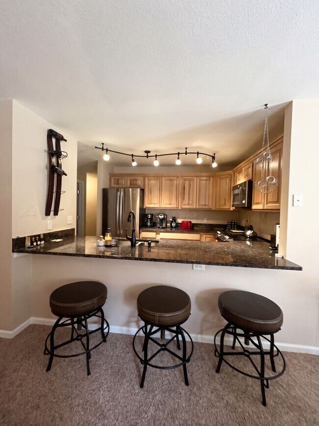 Foto del edificio - Two-Bedroom Condo with Attached Garage, Available Now
