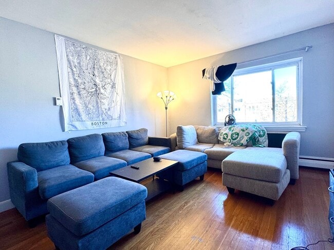 Building Photo - 2 BED WITH RENOVATED KITCHEN RIGHT BY B.C.