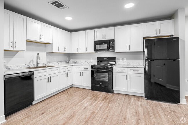 1BR, 1BA - Floor Plan B - 701SF - Kitchen - Hillcrest Green II