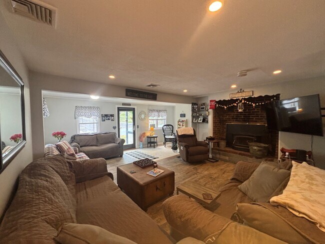 Building Photo - 6 Neal Shore Rd