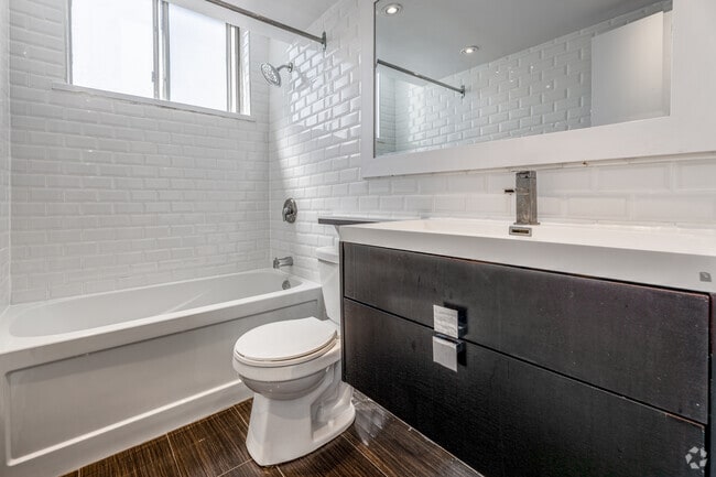 1BR, 1BA - 685SF - Bathroom - Ramsden Place