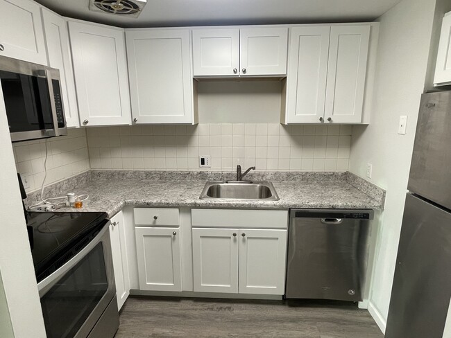 Kitchen - 3 Burgundy Hill Ln