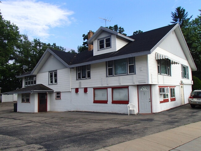 Building Photo - 163 Paoli St