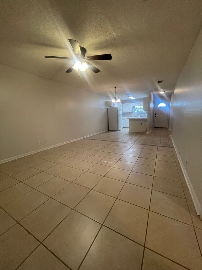 Building Photo - 130 Leeswood Cir