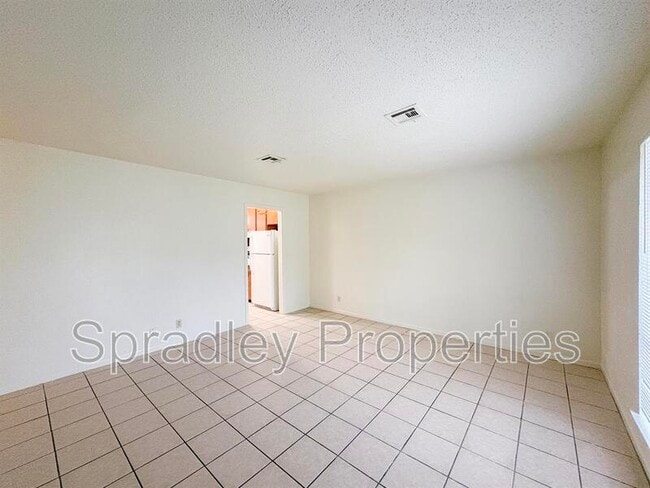 Building Photo - 405A Cheyenne Dr
