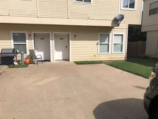 Foto del edificio - 9715 Sycamore Dr