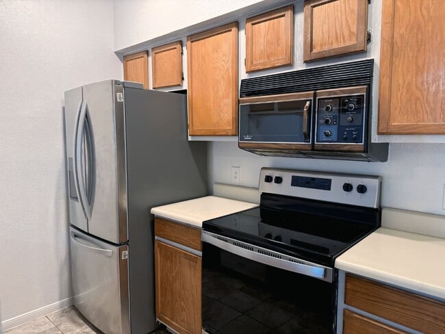 Building Photo - 2121 El Paseo St