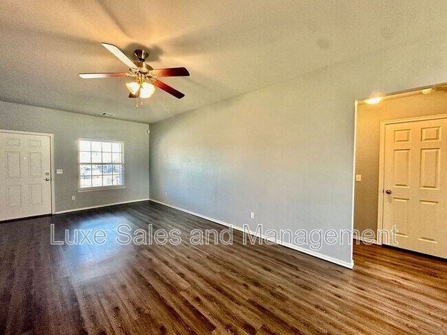 Building Photo - 3400 SE 95th St